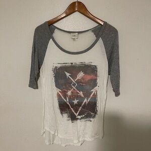 Daytrip White Raglan Tee with Gray Sleeves and Arrow Graphic